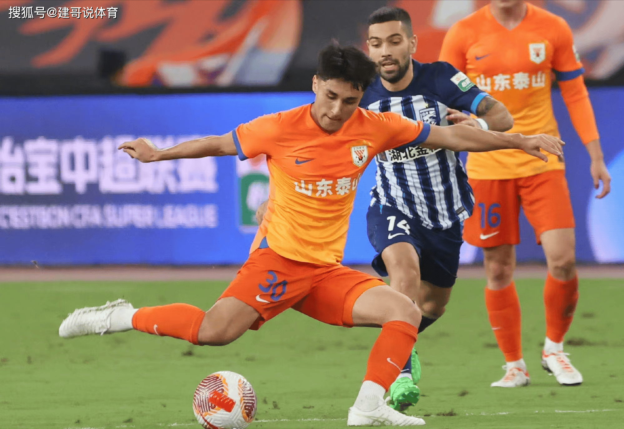 九游娱乐-韩硕退役转型成四川男篮主帅