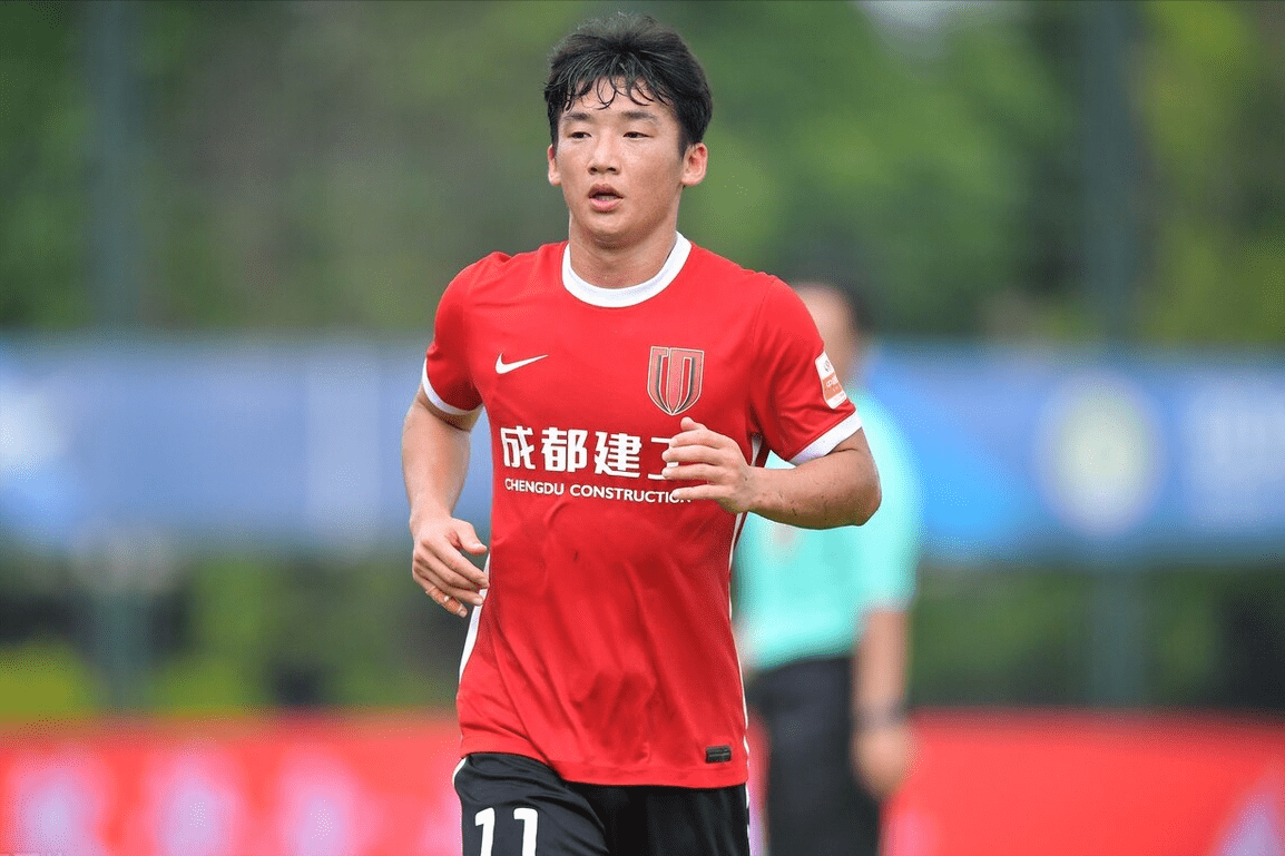 韩硕退役转型成四川男篮主帅