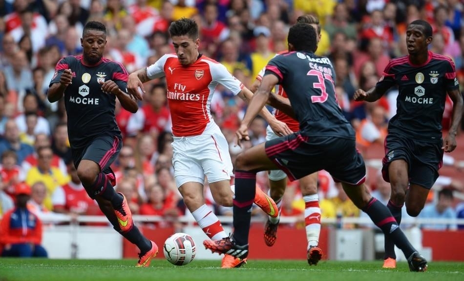 阿联酋队球员闪光,带领球队晋级的是谁